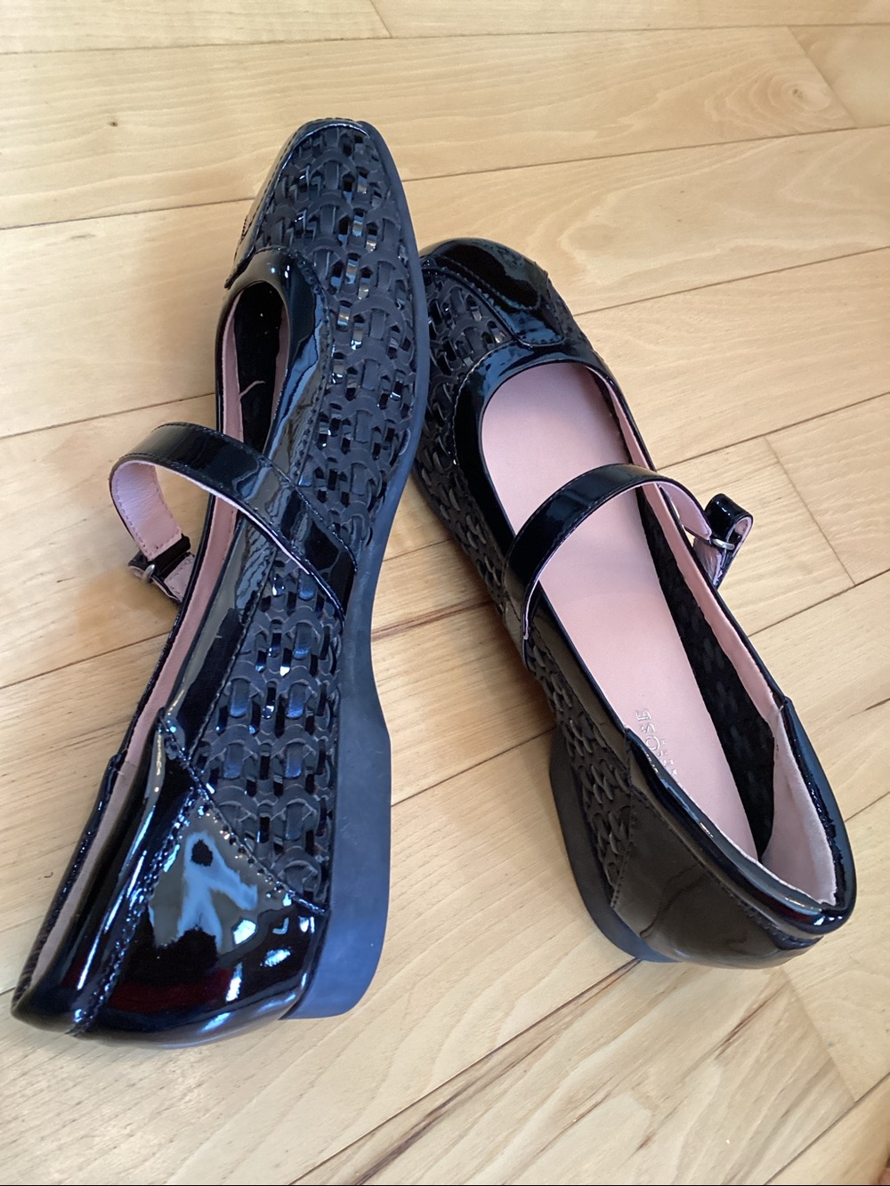 Taryn Rose black True Woven leather Mary Jane flats. Women’s size 11